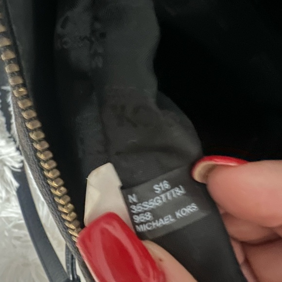 Michael Kors Jet set travel with Wallet - Picture 5 of 6